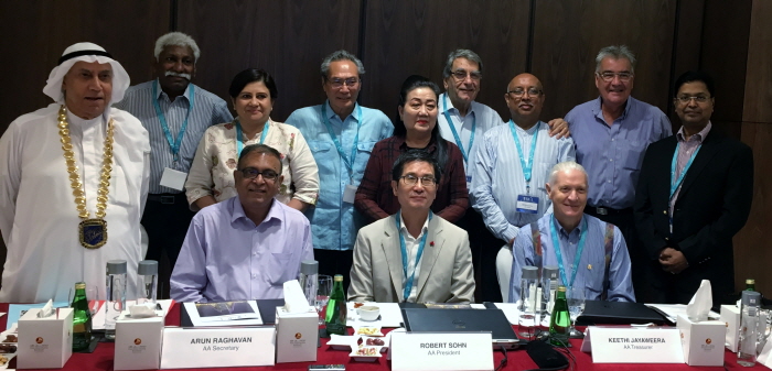 축소2. Asia Board with David Fisher after the Asia Board Meeting on 12 May IMG_2943.JPG
